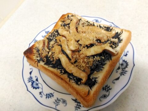 椎茸とひじきの胡麻トースト